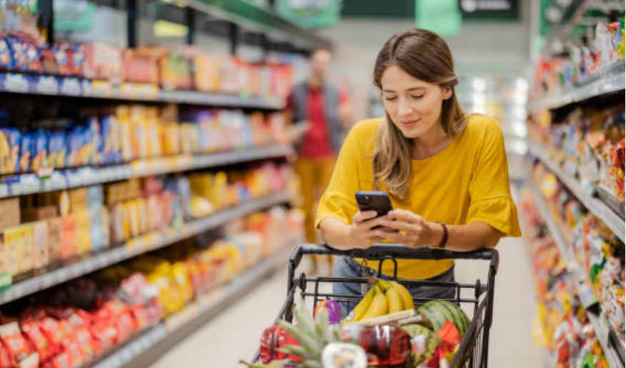 Image of grocery shopper browsing deals on their phone.
